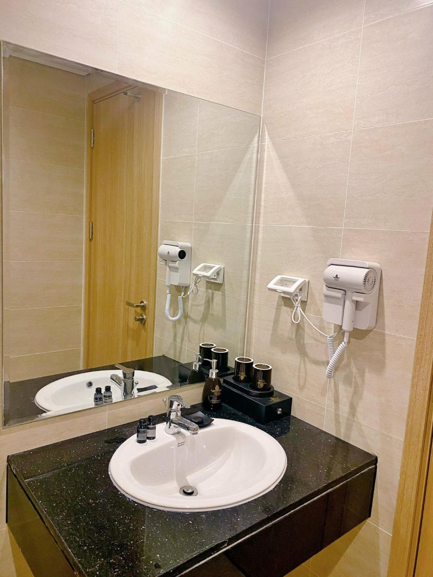 Vu Gia Hotel Duong Dong Exterior foto