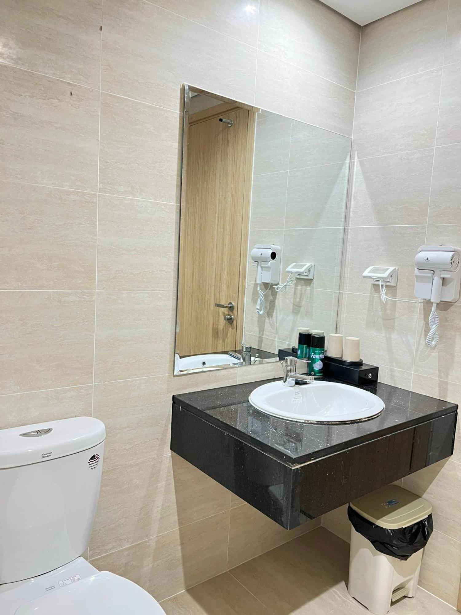 Vu Gia Hotel Duong Dong Exterior foto